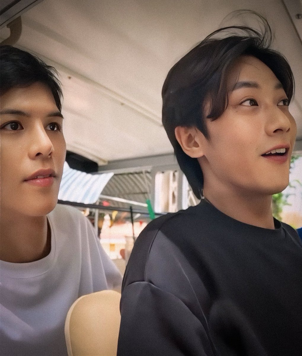 “..ขอให้เธอและฉันได้เคียงคู่กัน
ขอให้เราได้รักกันชัวนิรันดร์
แค่ฉันและเธอ..”

Wish - Blackbeans