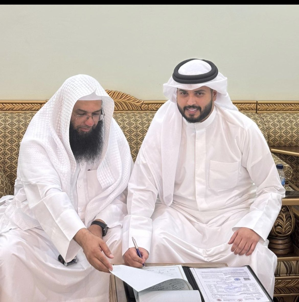 mohaaldham's tweet photo. الحمدلله الذي بنعمته تتم الصالحات
تم بحمد الله وفضله " عقد قران "
  اخوي :  فرحان دهام الجنيدي
اسأل الله ان يبارك له ويرزقه بالذريه الصالحه https://t.co/8p44WYFLZ2