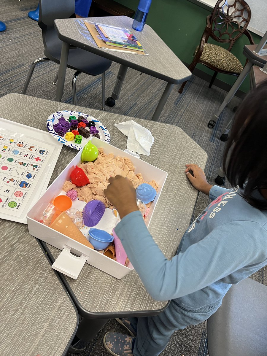 Hahne_Elyse's tweet photo. We had a fantastic Monday at ESY using the AAC to request and identify wants/needs, using partner assisted writing, & using a sand ice cream bin for sensory time. @SarikaBce #teambce https://t.co/HvtEqFFDZE