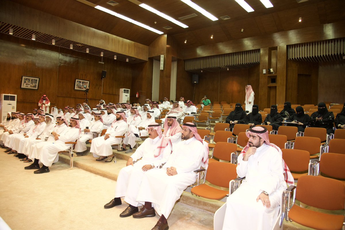 Dar_Alolum's tweet photo. #يحدث_الآن محاضرة بعنوان 
" الإبل في بيئة الجزيرة العربية من خلال الكتابات المسمارية الرافدينية" 
يقدمها أ.د. قصي منصور التركي
يديرها أ . حسين بن علي الخليفة
 @alkhlifahh 

#عام_الإبل_2024 
@MOCSaudi https://t.co/faSTQ3bwHP