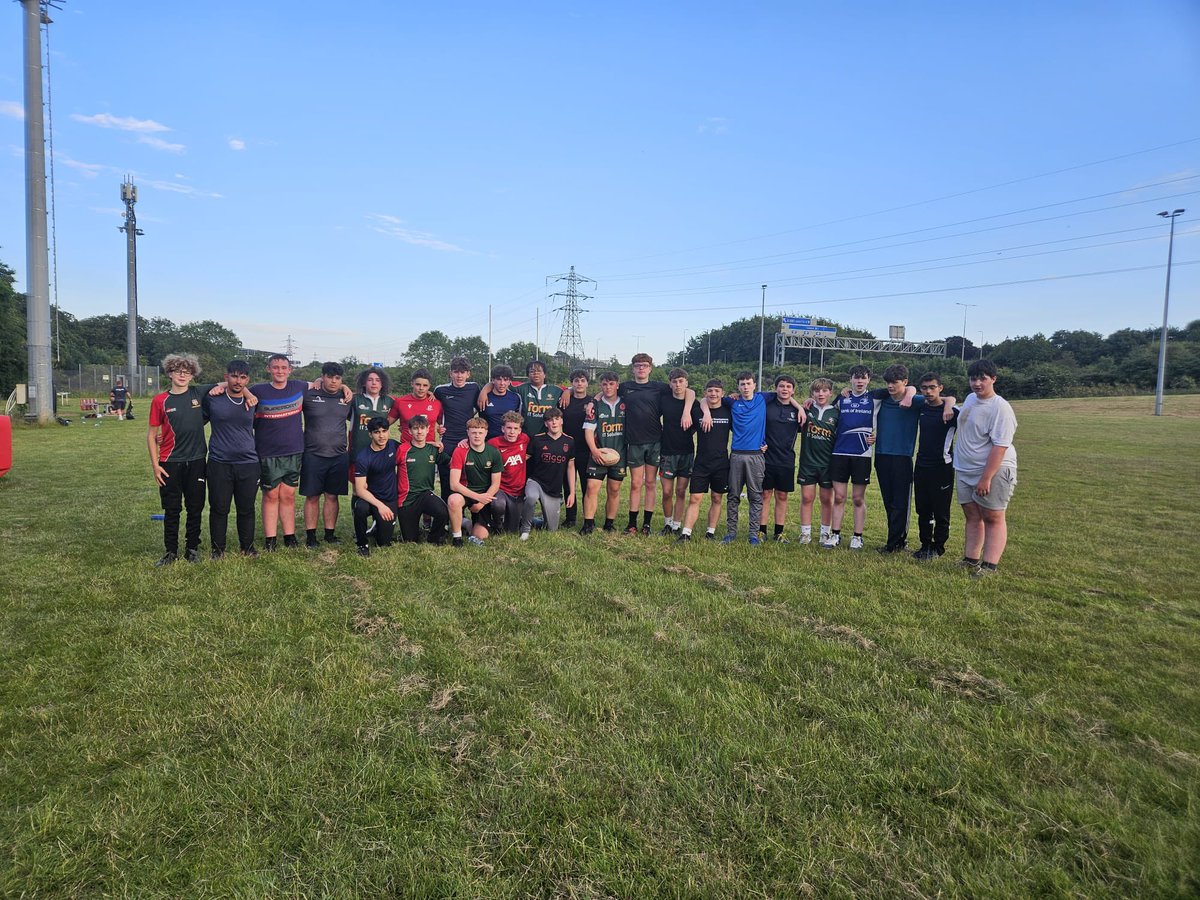 Great turnout for our first pre-season training session for the #LutonRFC academy.
If anyone aged 16 and 17 would like to join the team training is 7pm Tuesdays at Newlands Road.
No experience necessary

#lutonrugby #bleedgreen #rugbyfanily #thisisrugby