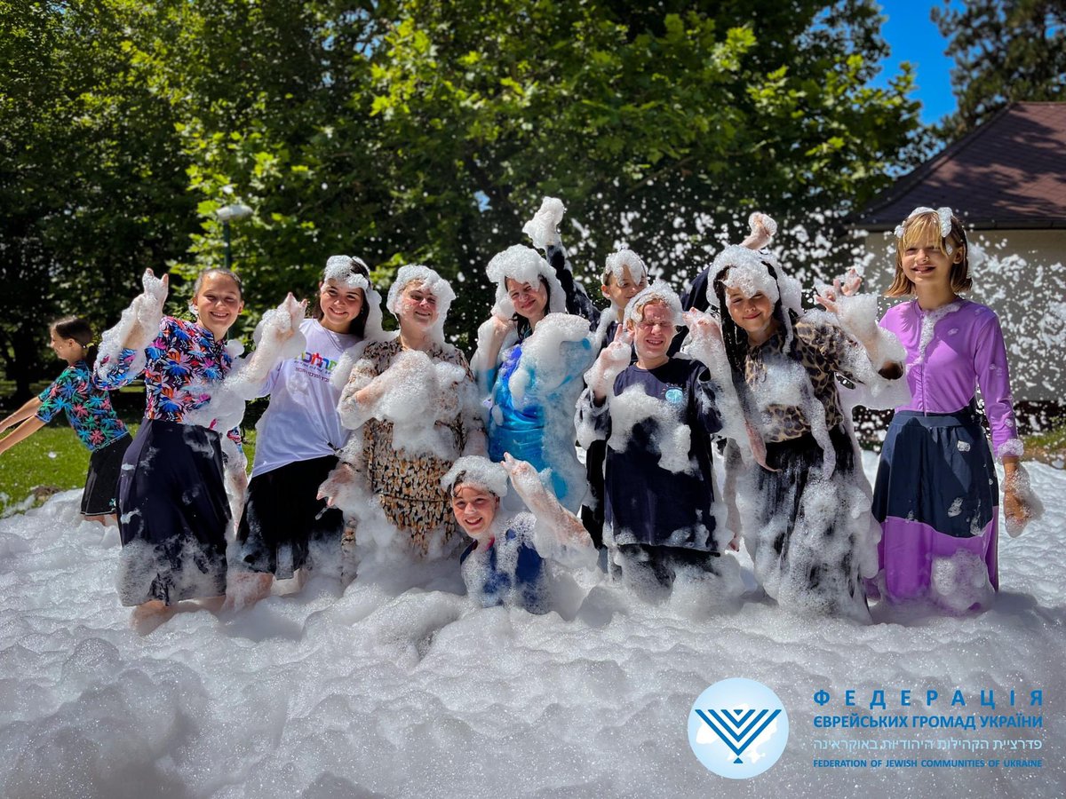 FJCU's tweet photo. 🌞 Excited to welcome Ukrainian kids, family, and international camps to Machne Chabad at Lake Balaton, Hungary! Providing a safe haven and joy for 8,000+ affected by the war. 💙✨ #MachneChabad #FJCU #EMIH #SupportUkraine #JewishCommunity https://t.co/rWSeBSGkZV