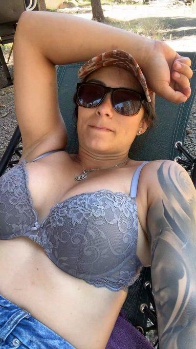 CountryLust is live now! https://t.co/4ygCE1nQxs https://t.co/s86amwCtHO