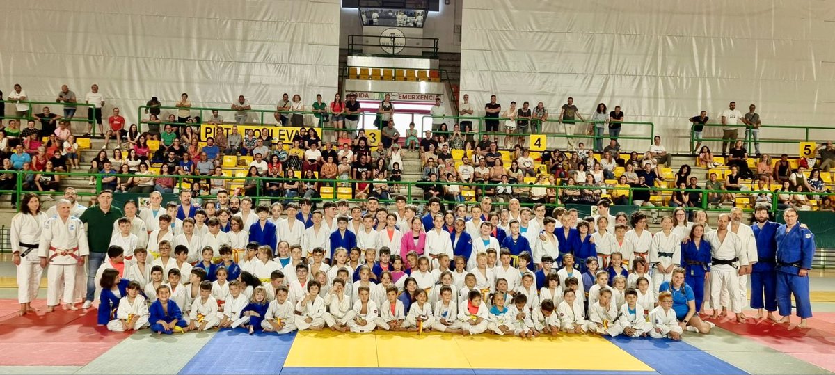 DeputacionOU's tweet image. O Pazo dos Deportes @PazoPacoPaz albergou hoxe a competición da Copa Deputación de Judo. O deputado provincial @pumarjorge asistiu á entrega de medallas

depourense.gal/index.php/actu…