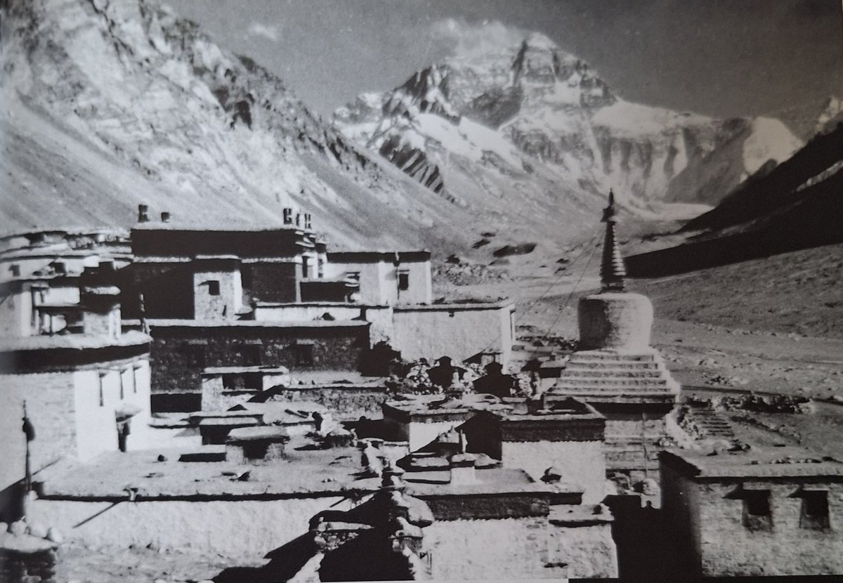Rongbuk Gompa, at the foot of Chomolungma (Everest) in the 1920s, Independent #Tibet.
The fact that the monastery wasin a most remote place, at 16.434 feet altitude, did not spare it to be totally destroyed by Chinese occupation forces.