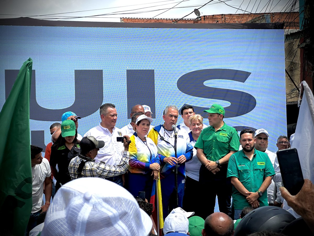 ¡Los ADecos iniciamos campaña en Catia! 🏳️

Una marea blanca se desbordó por las calles de Catia junto a nuestro candidato presidencial <a href="/Luisemartinezh/">Luis Eduardo Martínez</a>. 

Aquí hay un pueblo decidido a votar el #28Jul por la tarjeta blanca de #AcciónDemocrática.

#VolveremosAVivirMejor 🇻🇪