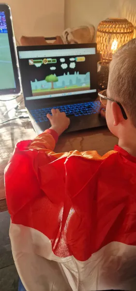 Bacon Escape - its a family game! 

Check out <a href="/Crypt0Cj/">Cj | UEX.US | BeezHiveNFT | WFit - Walkers</a>'s son running that pig 🔥🔥

Play today:
bacon-escape-game.s3.amazonaws.com/index.html

Post your scores below 👇