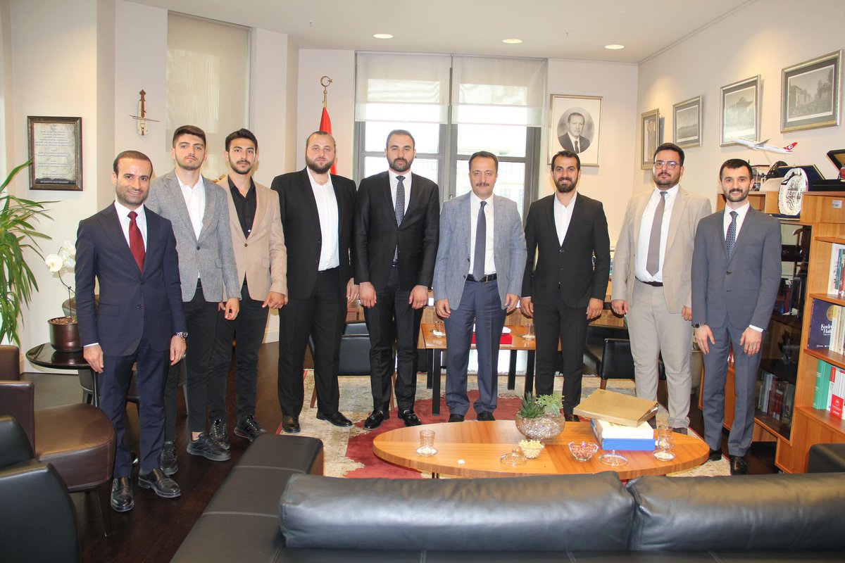 yeninesilder's tweet photo. T.C Cumhurbaşkanlığı Personel ve Prensipler Genel Müdürü Sayın Bilal Şentürk’ü makamında ziyaret ettik. Projelerimizden, derneğimizin kuruluş amacından bahsederek, toplumda farkındalık oluşturma hedeflerimizi ve bu doğrultuda gerçekleştirdiğimiz faaliyetleri kendisiyle paylaştık. https://t.co/V2kPFsrima