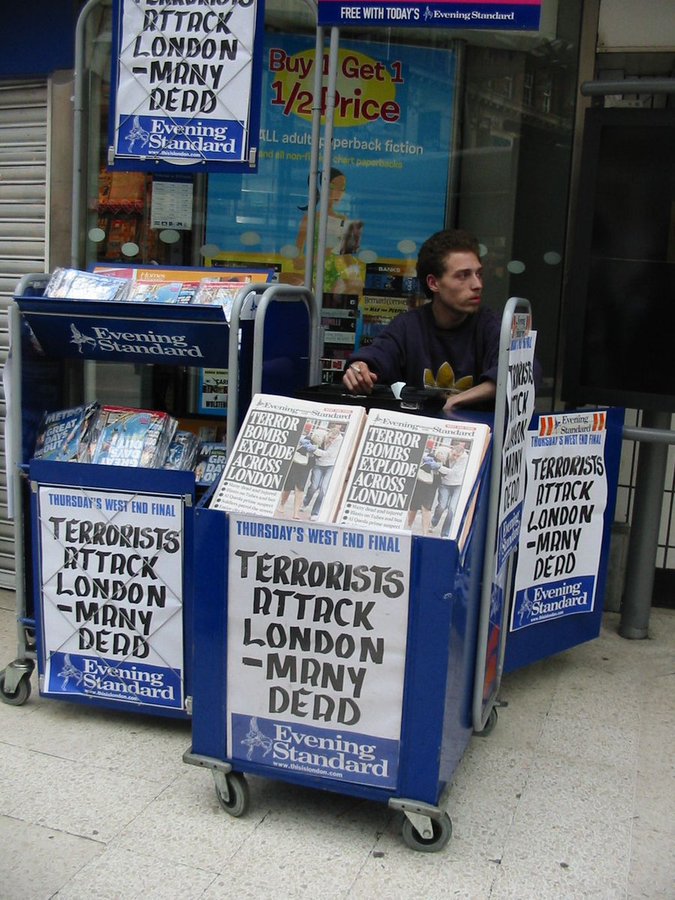 boudewijnsteur's tweet photo. Op deze dag in 2005 vonden vier terroristische zelfmoordaanslagen plaats in Londen, waarbij 56 mensen (w.o. de daders) omkwamen en meer dan 700 gewonden vielen. Drie explosies vonden plaats in de metro, één in een dubbeldekkerbus. De daders hadden banden met Al Qaida https://t.co/nRBP7itQu4