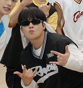 ribopuddin's tweet photo. jongho being a loser trapped in a hot man’s body; a thread https://t.co/ugpqYzw5Zc