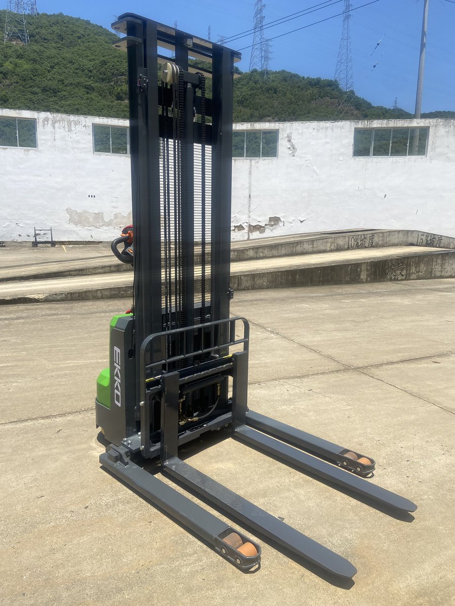 EKKOlifts's tweet photo. Coming soon of New #EB13ES-Li/#EB13E Series Lithium Straddle Stacker. 2800lb Cap,119~145ββLift, 45ββForks, Side Shift forks, Curtis Control, Lithium or industrial Battery 24V/50Ah, On Board Charger.
https://t.co/WHEJyJAut1 877-232-6517 info@ekkolifts.com #ekkolifts #forklifts https://t.co/hljwM4FDJP