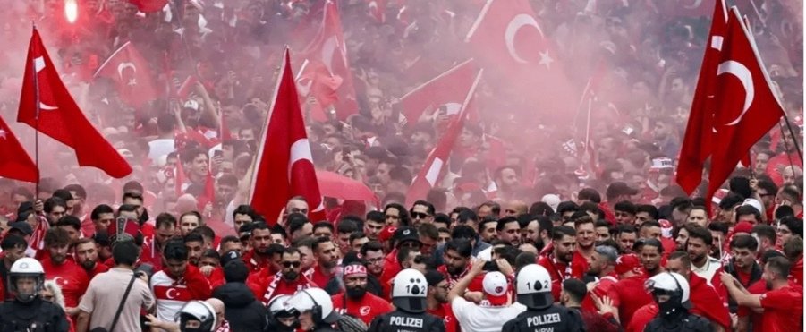 Hollanda maçında #BizimCocuklar a başarılar...🙏🇹🇷