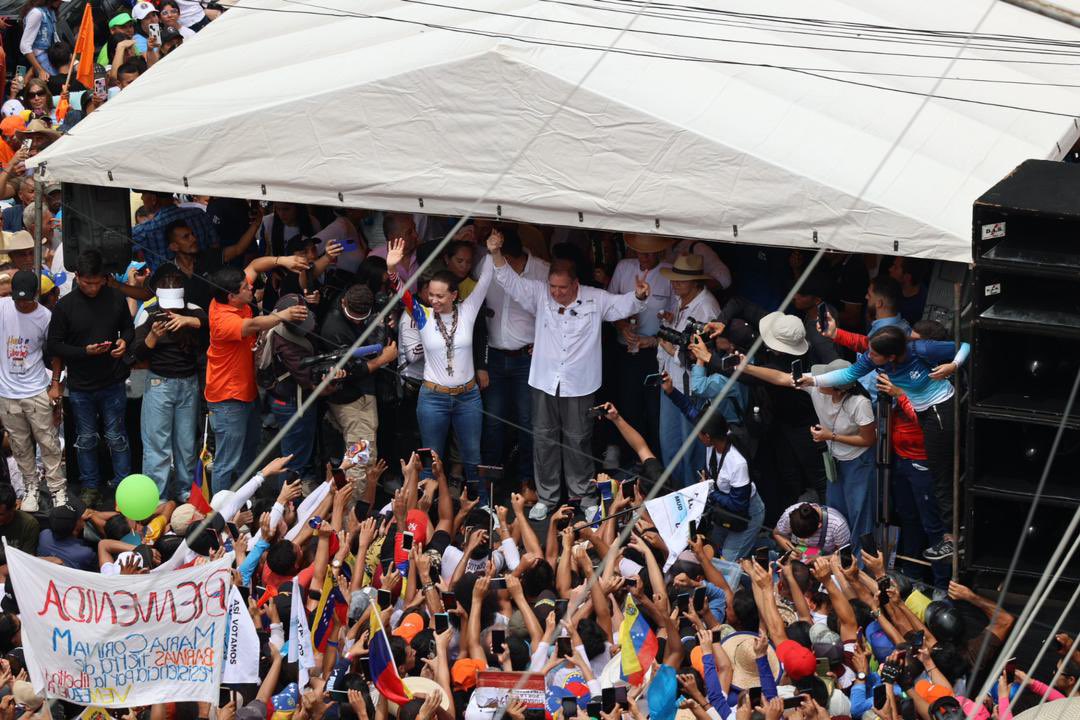 ADOrganizacion_'s tweet photo. El pueblo de #Barinas en la calle, decidido a lograr el cambio con @EdmundoGU y @MariaCorinaYA.

#VenezuelaConEdmundo 🇻🇪 https://t.co/TL87gb7BBF