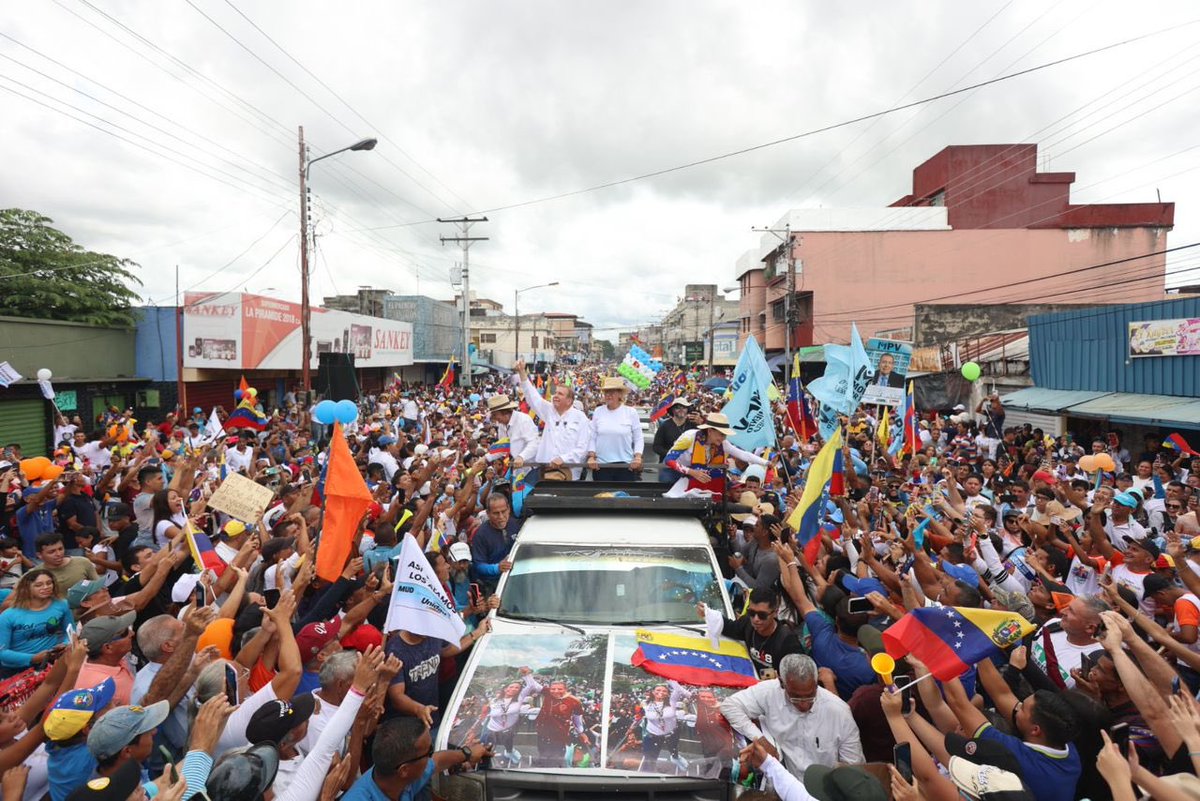 ADOrganizacion_'s tweet photo. El pueblo de #Barinas en la calle, decidido a lograr el cambio con @EdmundoGU y @MariaCorinaYA.

#VenezuelaConEdmundo 🇻🇪 https://t.co/TL87gb7BBF