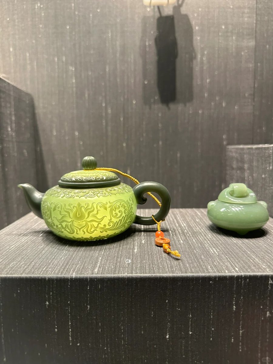 CngrCangr's tweet image. The British Museum&apos;s Chinese Jade Pot with Entwined Branches