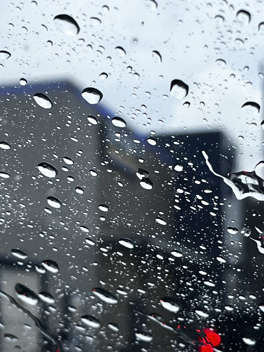 CarlaMorotoli's tweet photo. Así estamos por acá , con lluvia y café en #DutchbrosCoffee https://t.co/Q8jlvXoRCc