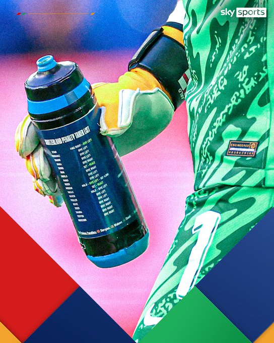 Botol yang dibawa Jordan Pickford, bertuliskan kebiasan tendangan penalti para pemain Swiss.

Hari ini, Pickford menjadi pahlawan krn berhasil menebak arah sepakan Akanji, membuatnya menyelamatkan 4 dr 14 sepakan penalti di turnamen major.

Jumlah yg besar krn sepanjang 1990