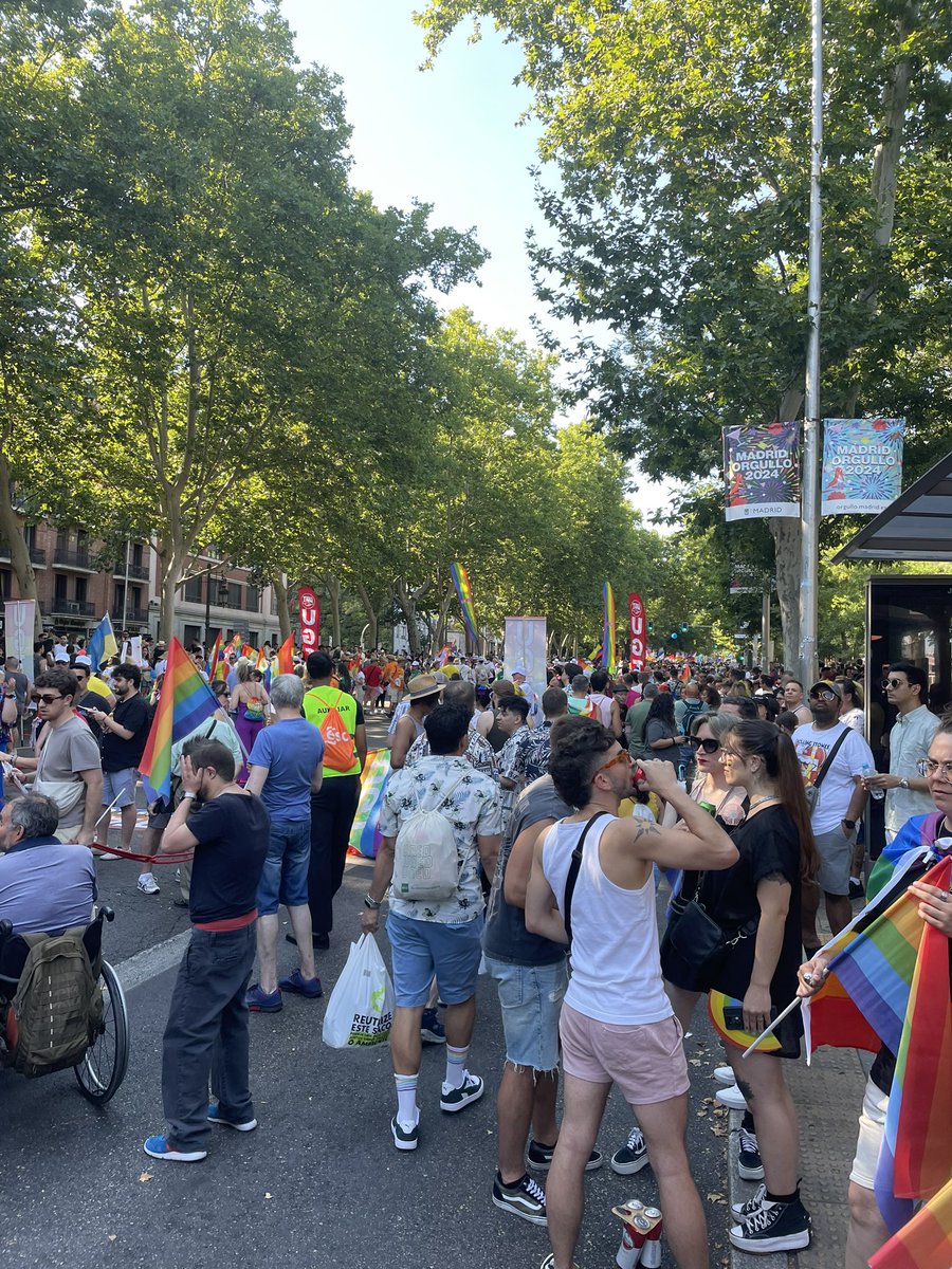 EherasMo's tweet photo. En el Paseo del Prado #Madrid, en la marcha del #Orgullo2024, #Educacion, #Derechos y #Paz: #OrgulloQueTransforma https://t.co/54wGR6xoDi