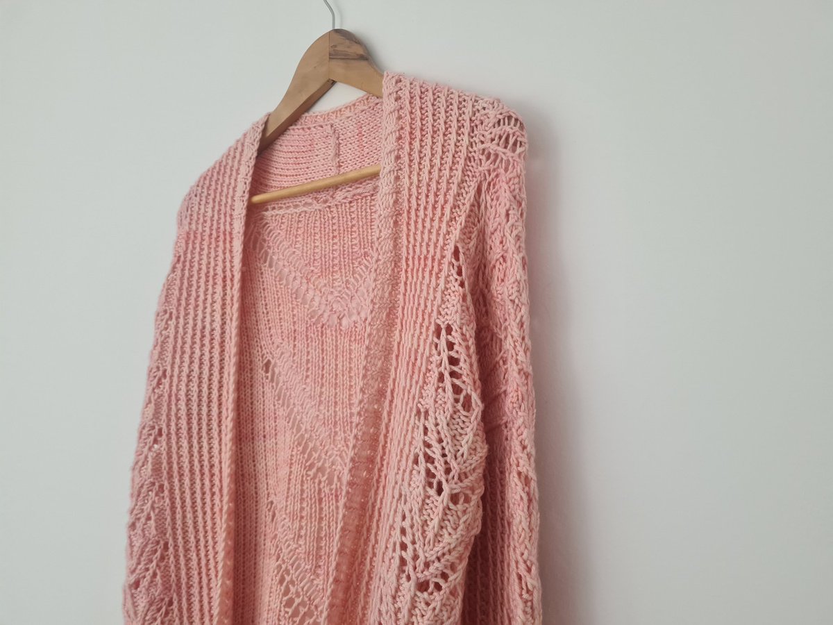 Littletheorem's tweet photo. There's still a few places left in my latest #TestKnit - Goldenacre Cardigan

If you're interested, you can sign up in my Ravelry group (linktree link in bio) or drop me a pm if you're #OffRav and want to test knit ❤️ 
#KnittingTwitter https://t.co/tPVZUx91aH