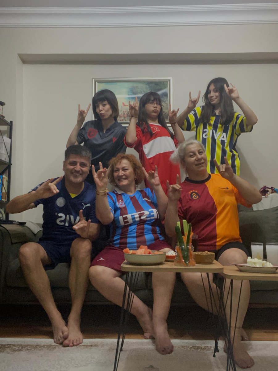 Hiram_55's tweet photo. Türkiyede takım renklerimiz farklı olabilir hepimiz tek yürek tek rengiz ❤️🤍 Ne Mutlu Türküm Diyene 🇹🇷🇹🇷🇹🇷#TURvHOL @GalatasaraySK @Fenerbahce @Samsunspor @Trabzonspor @TFF_Org https://t.co/benu8II2W9