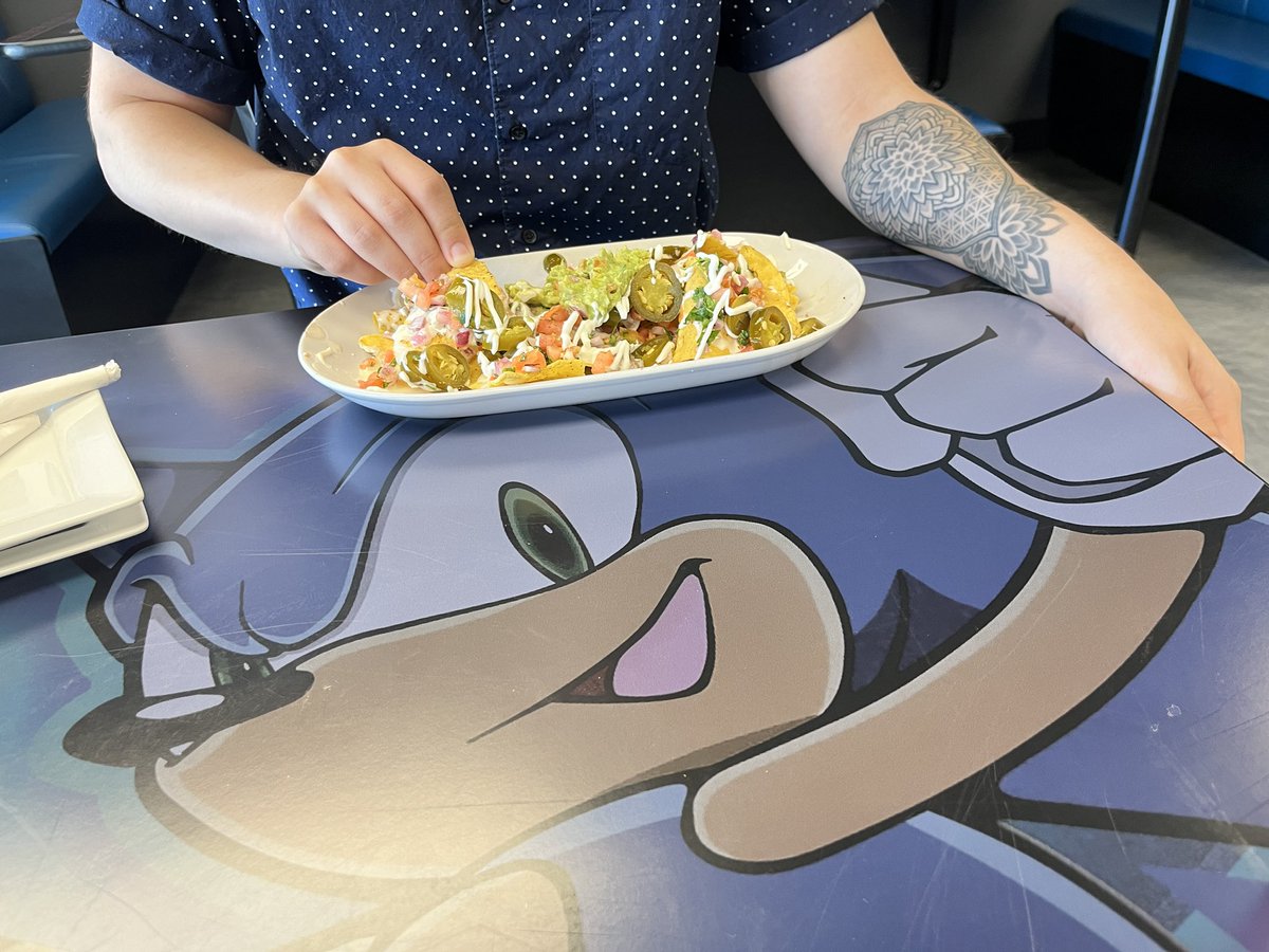 chaomix's tweet photo. Eating Mexican food with the love of my life at the Sonic themed table. Life is so beautiful. https://t.co/mGAnaOjTzg