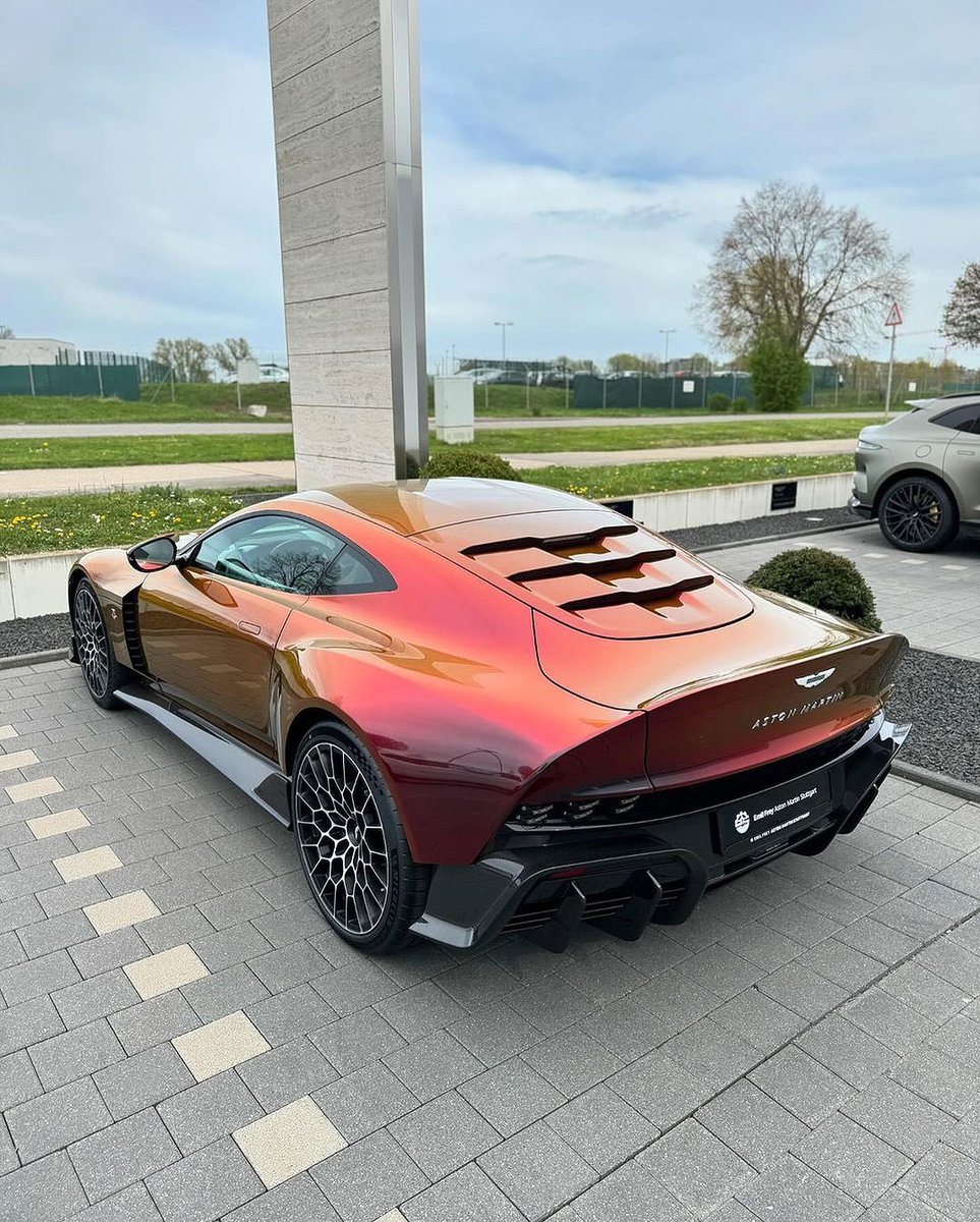 Aston Martin Valour in Andromeda Red

📷 nickfernau_photography