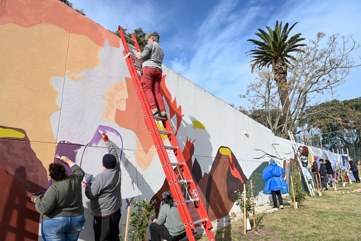 En el <a href="/CSacude/">Complejo Municipal SACUDE</a> estamos disfrutando de una nueva edición de ABC + deporte + cultura.

Propuestas deportivas y culturales como básquetbol, skateboard, música en vivo, baile, comida y más.

¡Acércate que aún queda mucho más!

📍 Los Angeles 5340