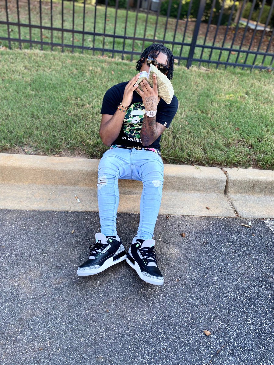 1youngmurk5's tweet photo. Still getting it in nun of this shit was luck, all hustle 🤞🏾 #freegizzle🔓 https://t.co/vGK36OnkYD