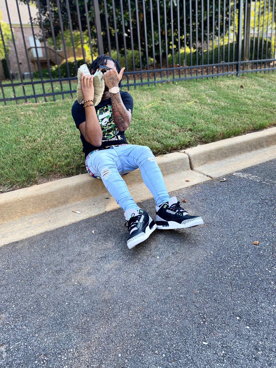 1youngmurk5's tweet photo. Still getting it in nun of this shit was luck, all hustle 🤞🏾 #freegizzle🔓 https://t.co/vGK36OnkYD
