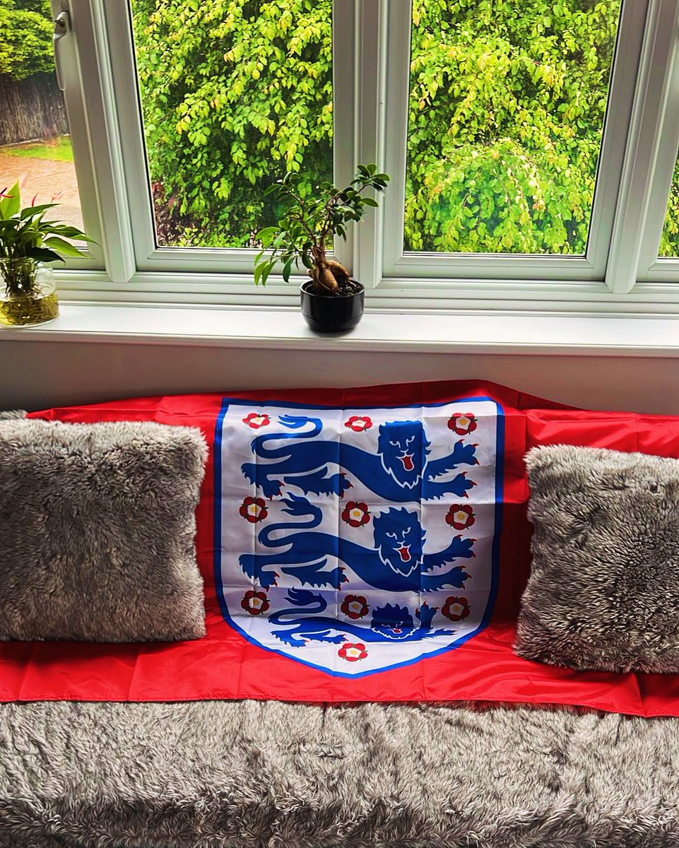 Well done England 🏴󠁧󠁢󠁥󠁮󠁧󠁿⚽️ from everyone at Kings 👑😅 semi finals here we come 💪🏻