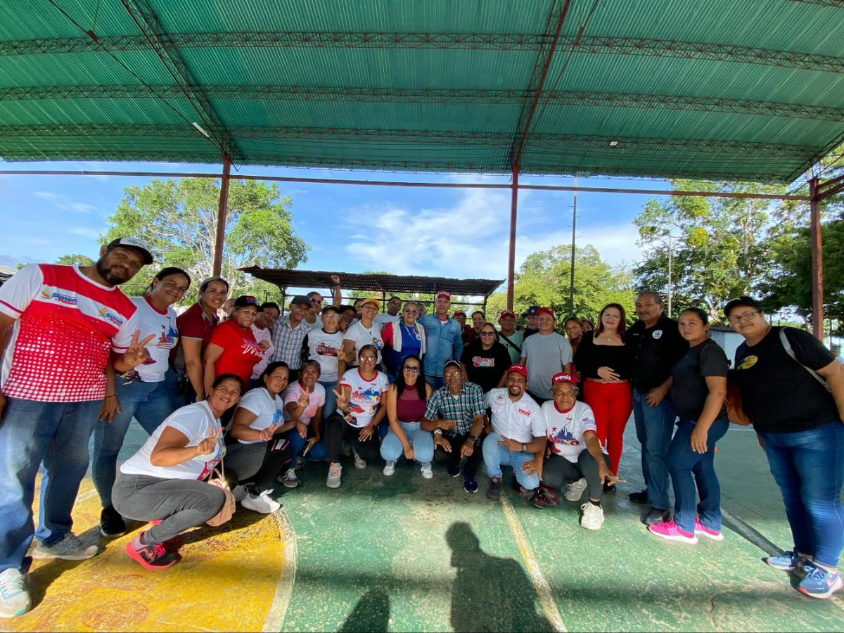 Desde Manzanita Parroquia Buria celebramos con profundo honor patrio y junto a nuestro pueblo los 213 años de la Firma del Acta de la Declaración de la Independencia a través de una Sesión Solemne.

¡Viva la Venezuela Boliviana, Independiente y Soberana!

#VenezuelaSoberanaYPlena