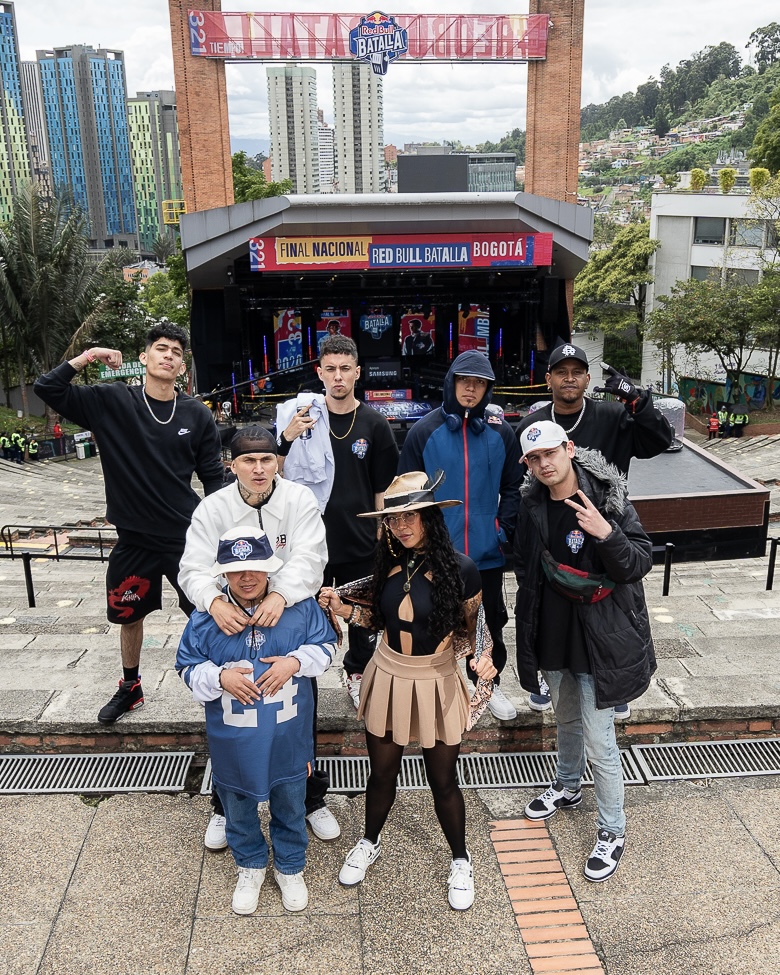 redbullbatalla's tweet photo. Los MC's están listos para la Final Nacional de #RedBullBatalla Colombia 2024.

Enfrentamientos:

- FILÓSOFO VS JM SERNA
- MARITHEA VS CLEZART
- DJANGO VS RBN
- VISIONARIO VS COLOSO

- LIT IGNIS VS MEGA 
- PANDORA VS HANK
- PUPPY VS RUFFAZ
- VALLES-T VS AIRON https://t.co/8PGe6nHU9S