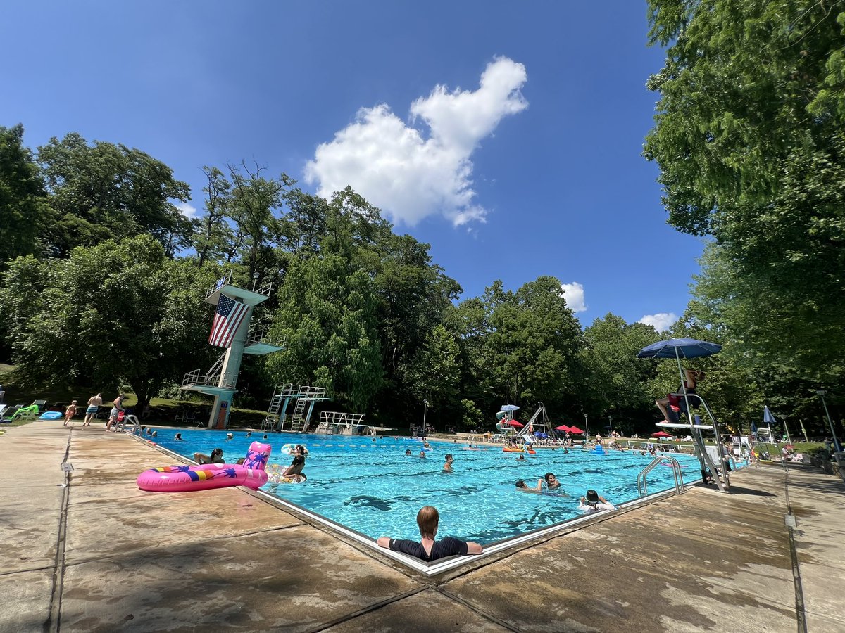 christen_rexing's tweet photo. #DelcoPoolMom is BACK!!!!!! https://t.co/hTpSEYyqlr