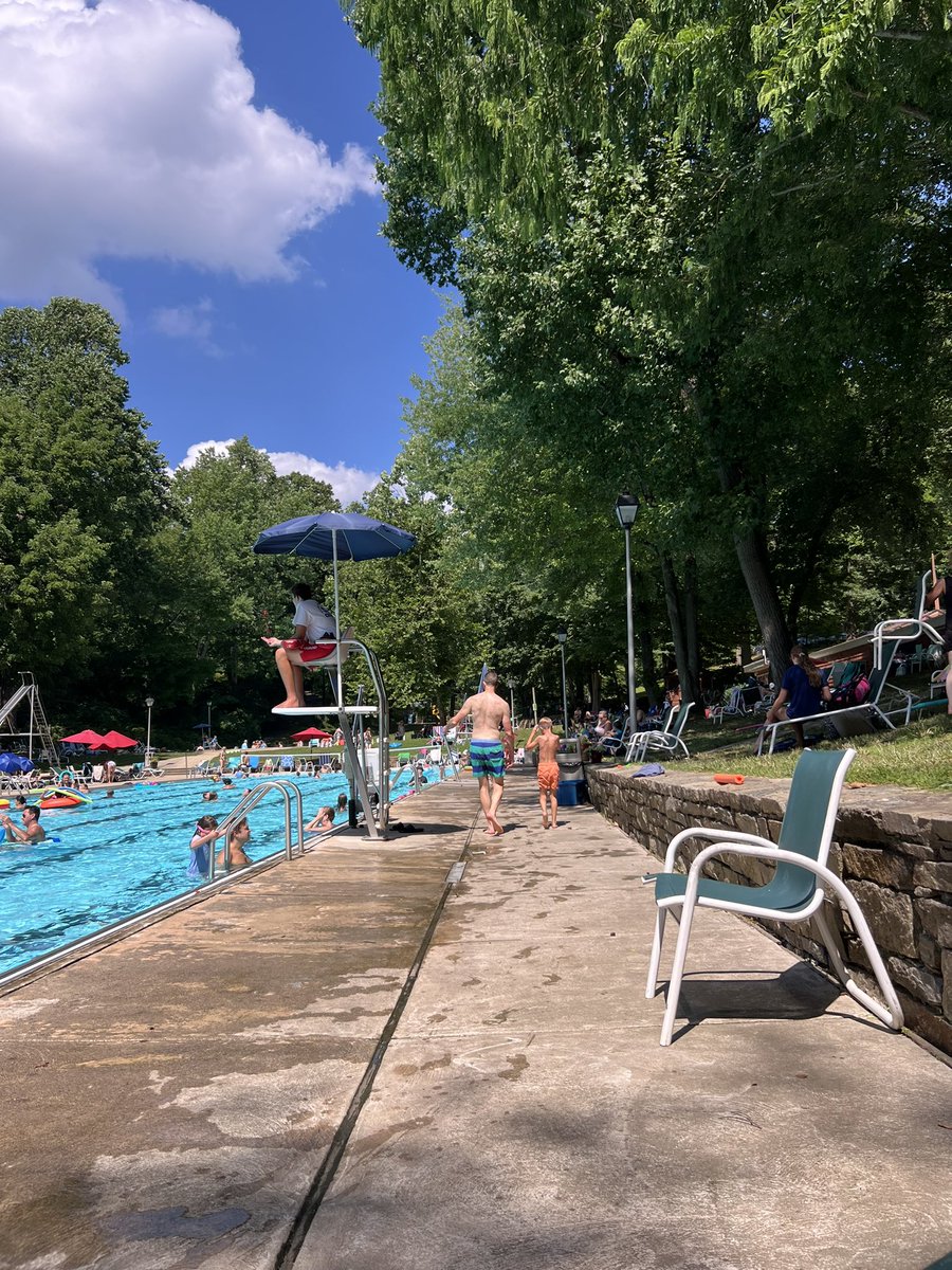 christen_rexing's tweet photo. #DelcoPoolMom is BACK!!!!!! https://t.co/hTpSEYyqlr