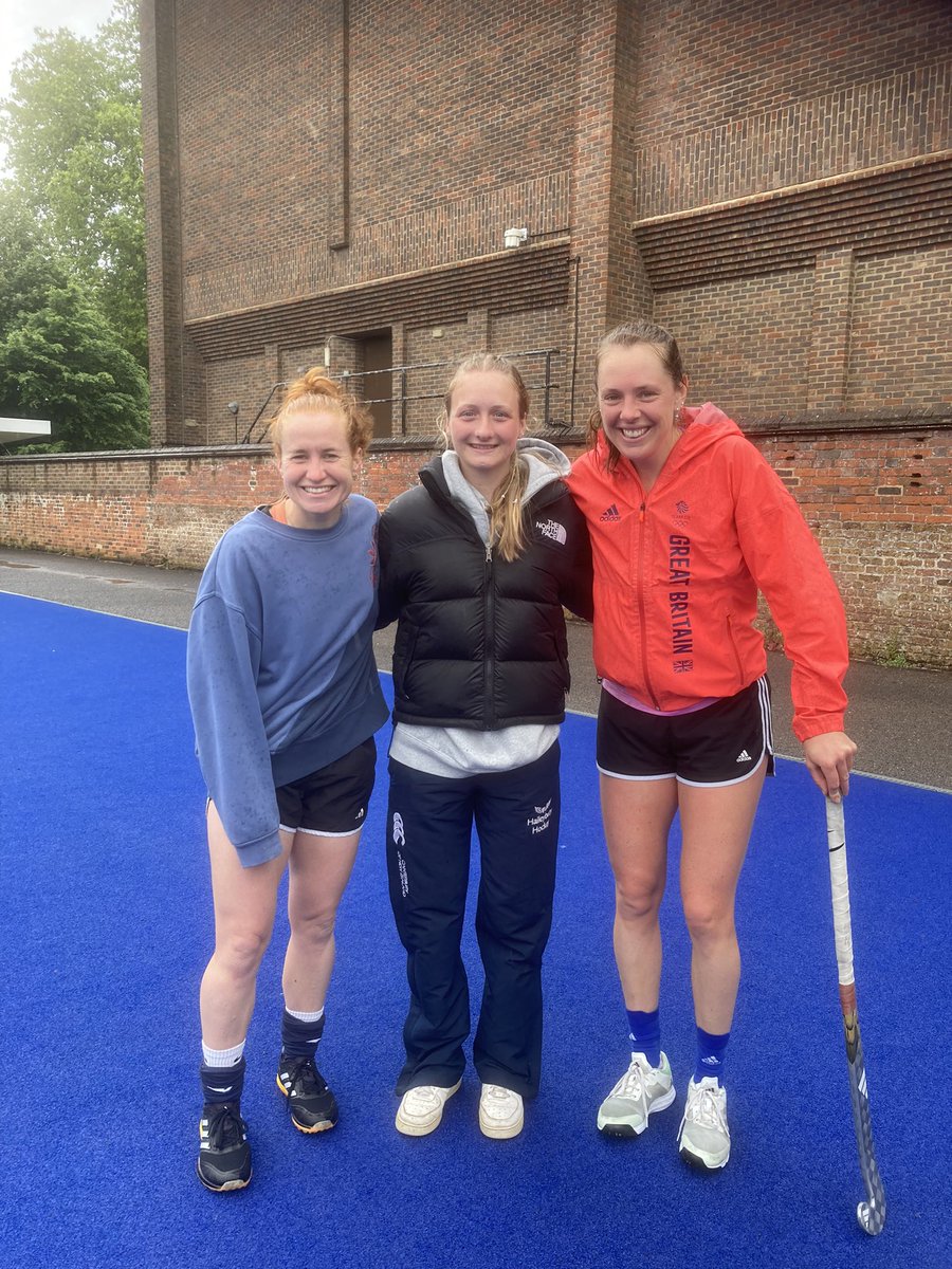 Annie Thomas tweet media