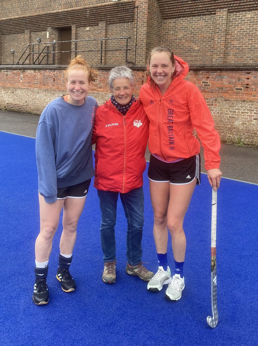 Annie Thomas tweet media