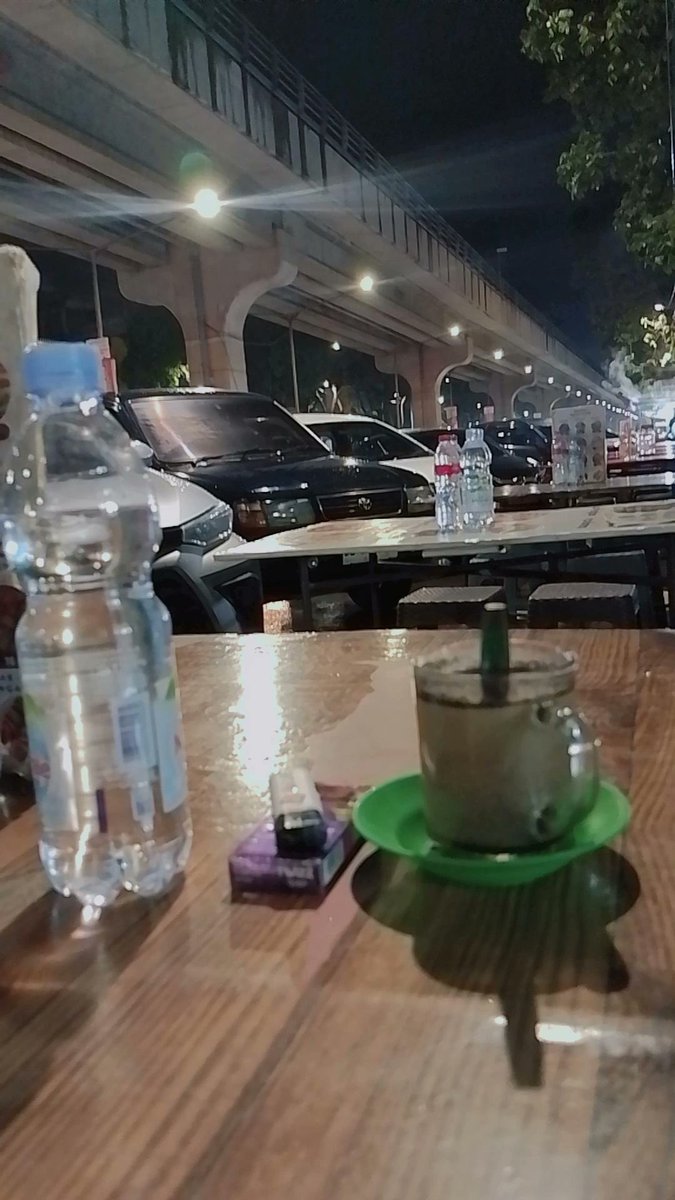Franz_zz04's tweet photo. Nongki guyss☕🍜 https://t.co/wpkOmeXszm