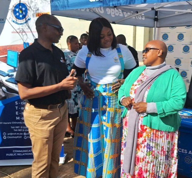 state10823's tweet photo. Internet connectivity and affordability is key to digitized economic growth, honored to host @TateMavetera for Digitize Zimbabwe in our province, leaving no one or place behind @MICTPCS_ZW @Potraz_zw @InfoMinZW @nickmangwana https://t.co/KZq7xtvIlb