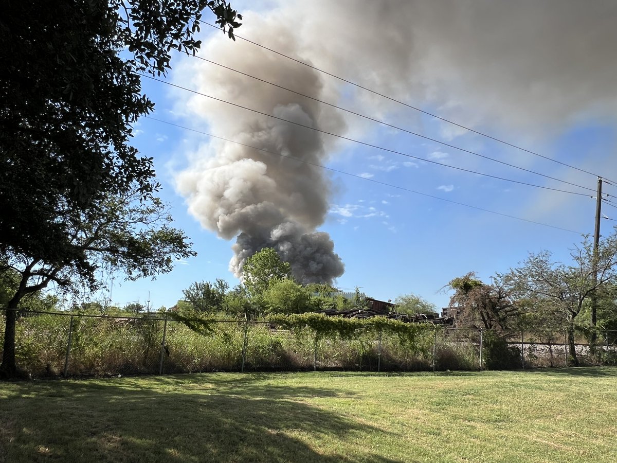 robertmcmurrey's tweet photo. .@dfrincidents working to control a fire at a recycling center in West Dallas. More with @CBSNewsTexas https://t.co/QGYtFlrFF0