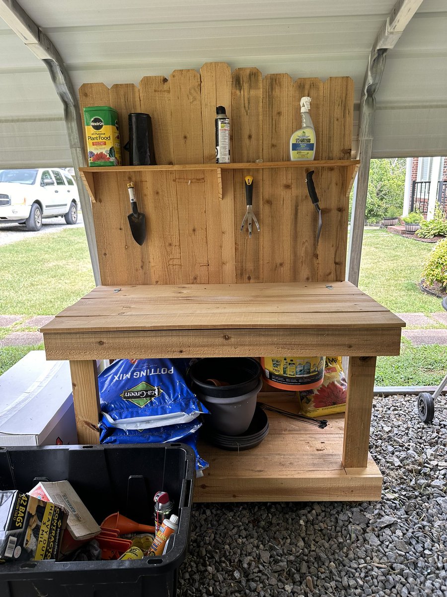 elisa_comer's tweet image. Finally learned how to not kill every flower I plant 🤪so Hubs made me this awesome garden table

Thanks, Baby! 

#beginnergardener 
#newbieflowers
#imlearning
#Sjogrens
#RheumatoidArthritis 
#dysautonomia 
#icevestforthewin