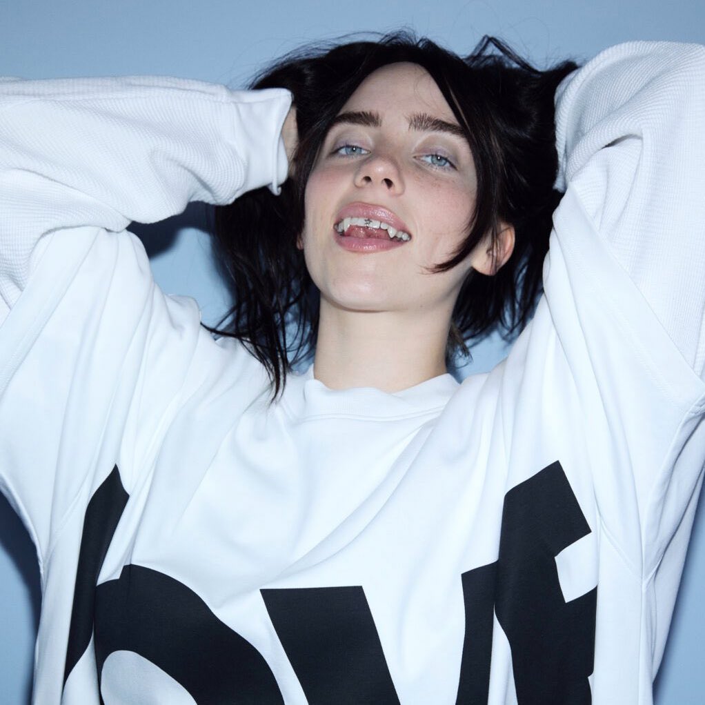PopTingz's tweet photo. With just 77 songs in her discography, Billie Eilish surpasses Taylor Swift to become the female singer with the most monthly listeners on Spotify. https://t.co/aFjJwOamuk