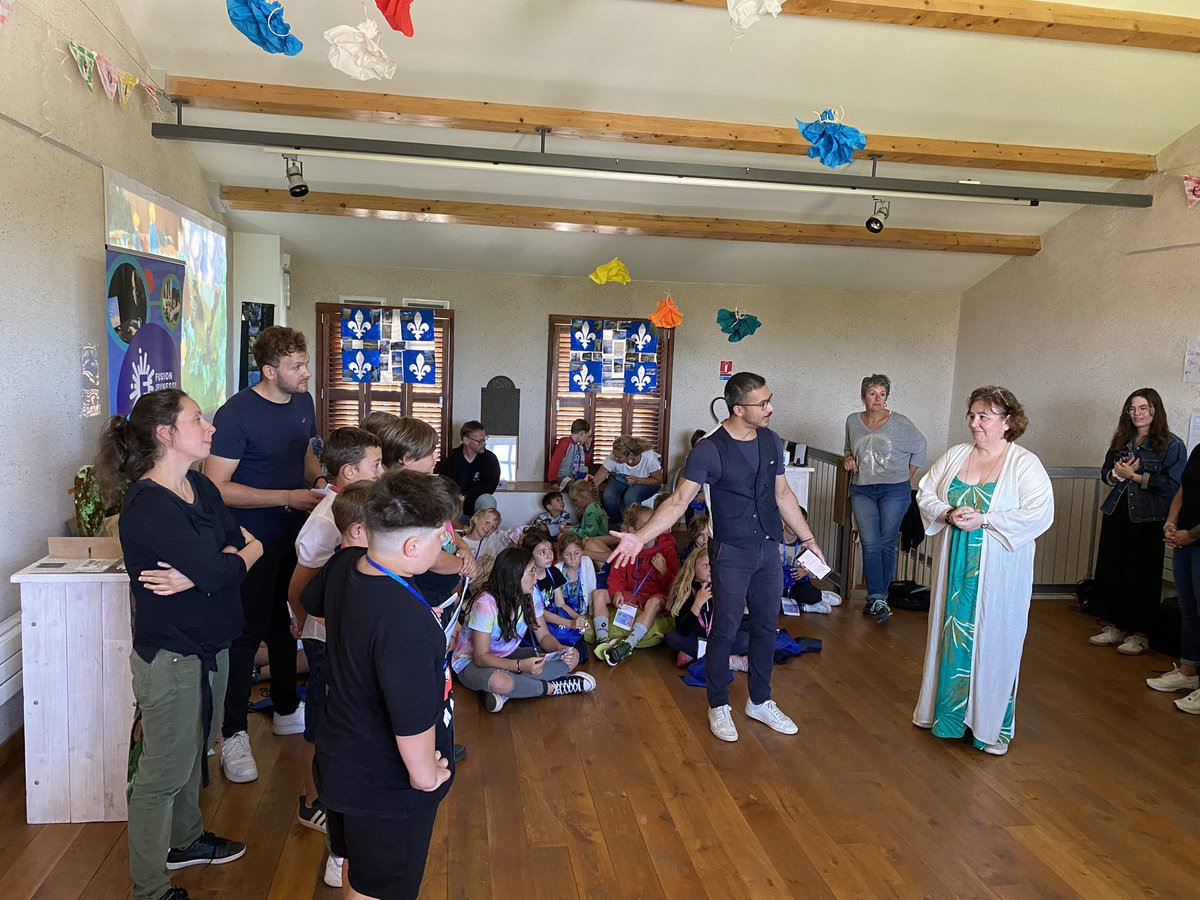 mickaelvallet's tweet photo. L’école Champlain de Brouage a reçu le label « École franco-québécoise » !
Merci à la fondation franco-québécoise @Fusion_Jeunesse pour cette action sur les arts numériques et merci aux parents, à la communauté éducative, aux enfants, au @departement17 et à la mairie @MarennesHB https://t.co/7tD2QH2P8u