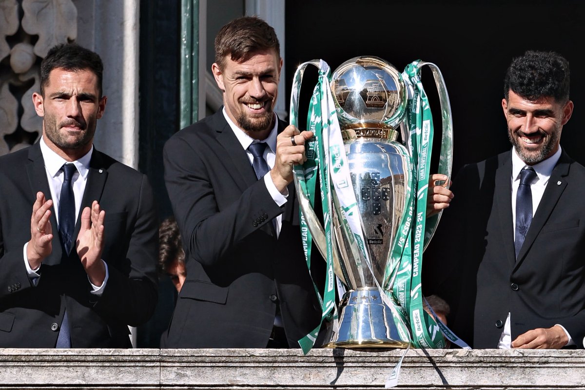 e, de repente, o Sporting perdeu três capitães e os três jogadores mais experientes.