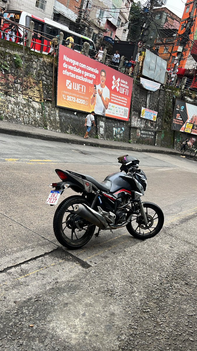 Rapaziada, minha moto foi roubada.
Quem puder ajudar, moto de trabalho, maior luta para conquistar e ainda estou pagando 👍🏽