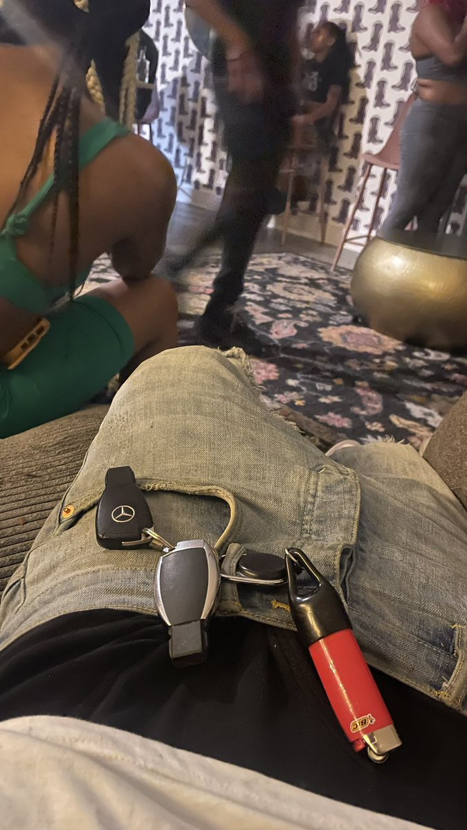 keygetoff's tweet photo. Hustle all day, Count the money at night🤍 https://t.co/nSOBS39UpK