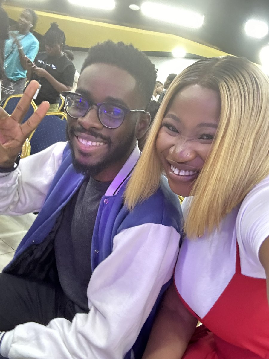 oluwabamikemi's tweet photo. Host duties 🤭🤭
@pipeopshq
#buildforproductivity
#HackOps1 https://t.co/EAH9MvDQTo