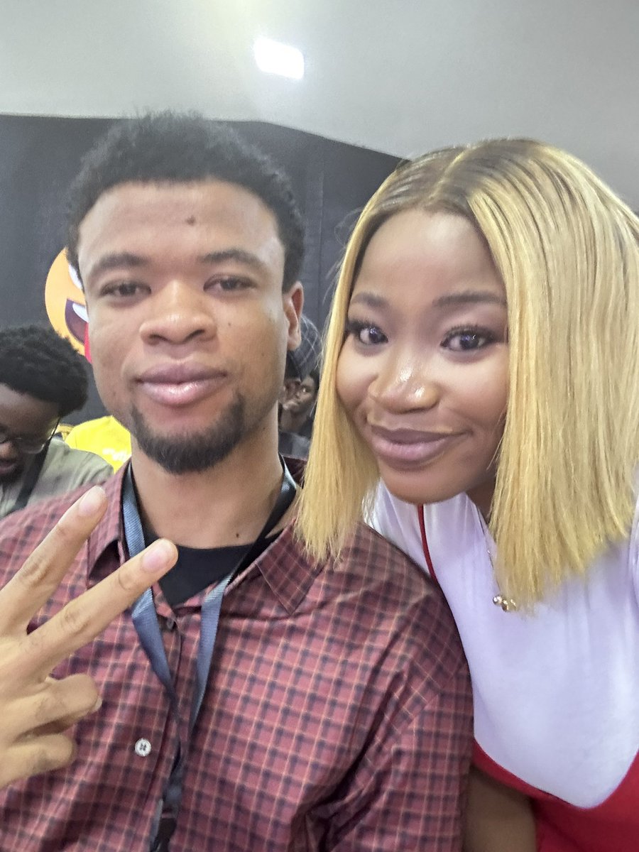 oluwabamikemi's tweet photo. Host duties 🤭🤭
@pipeopshq
#buildforproductivity
#HackOps1 https://t.co/EAH9MvDQTo