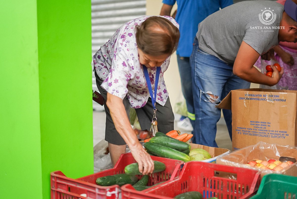 SantaAnaNorte_'s tweet photo. #MercadosDeFinDeSemana | Nuestro @DistritoMetapan recibió el Agromercado enviado por el Presidente @nayibbukele, con el objetivo de vender frutas y verduras a un precio justo. ✅🍉 https://t.co/E9JfAquoyR