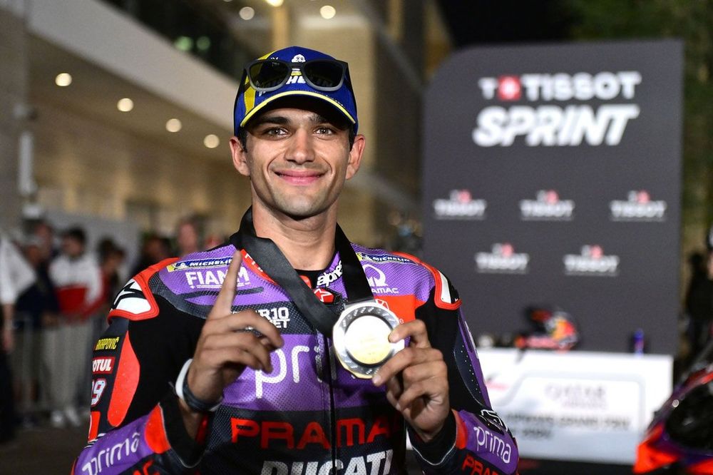 bar_tv's tweet photo. 🏁 ¡Domingo de motor en #BarTV!

⌚️ 14h
🏍️ Carrera #MotoGP
🇩🇪 Gran Premio de Alemania

⌚️ 16h
🏎️ Carrera #F1 
🇬🇧 Gran Premio de Gran Bretaña

#⃣ #TodoPasaEnTuBar https://t.co/uEqTmbpyoM