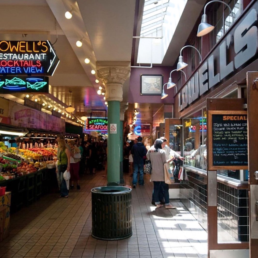 pike_place's tweet photo. Summer hours! 👉 Lowell’s is now open 1 hour early! Stop by from 8am - 4pm every day. 🍳☕️

#PikePlaceMarket https://t.co/nSzKAFcYxa